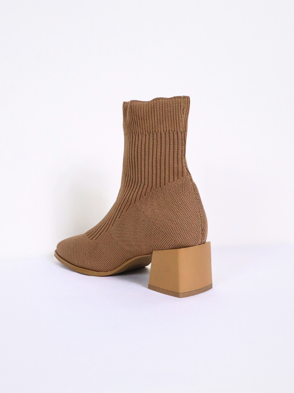 Pointed toe sock boots