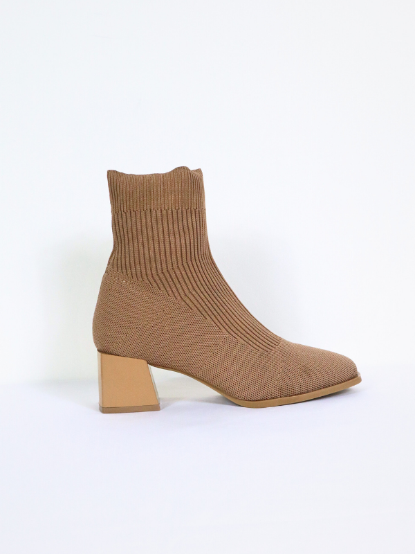 Pointed toe sock boots