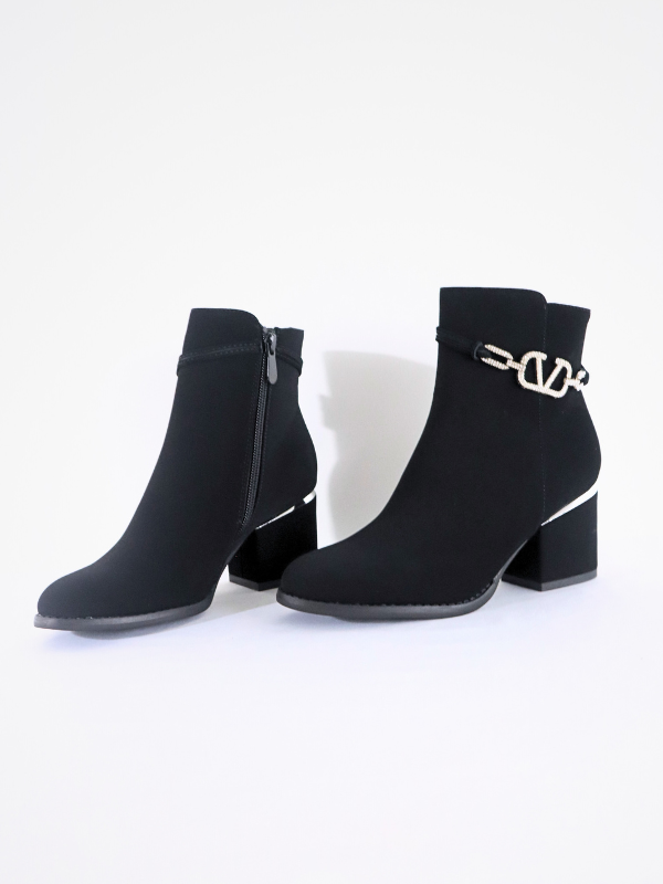 Low heel ankle boots
