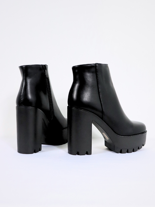 High heel boots with platform 2