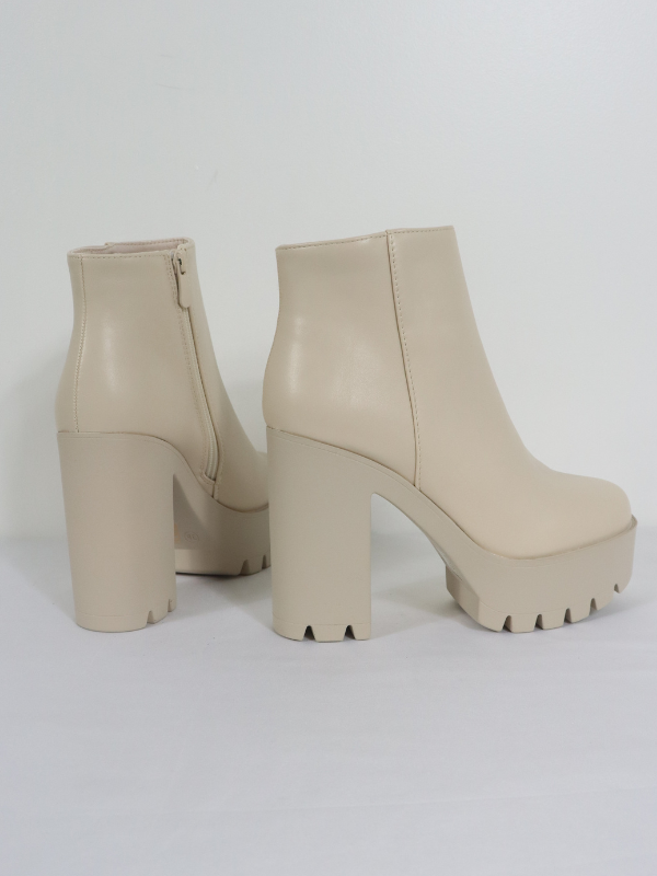 Beige boots with platform - heel