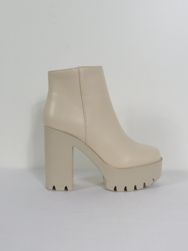Beige boots with platform - heel